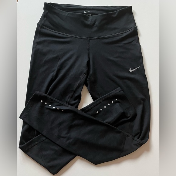 Black Nike leggings for women - Picture 1 of 9